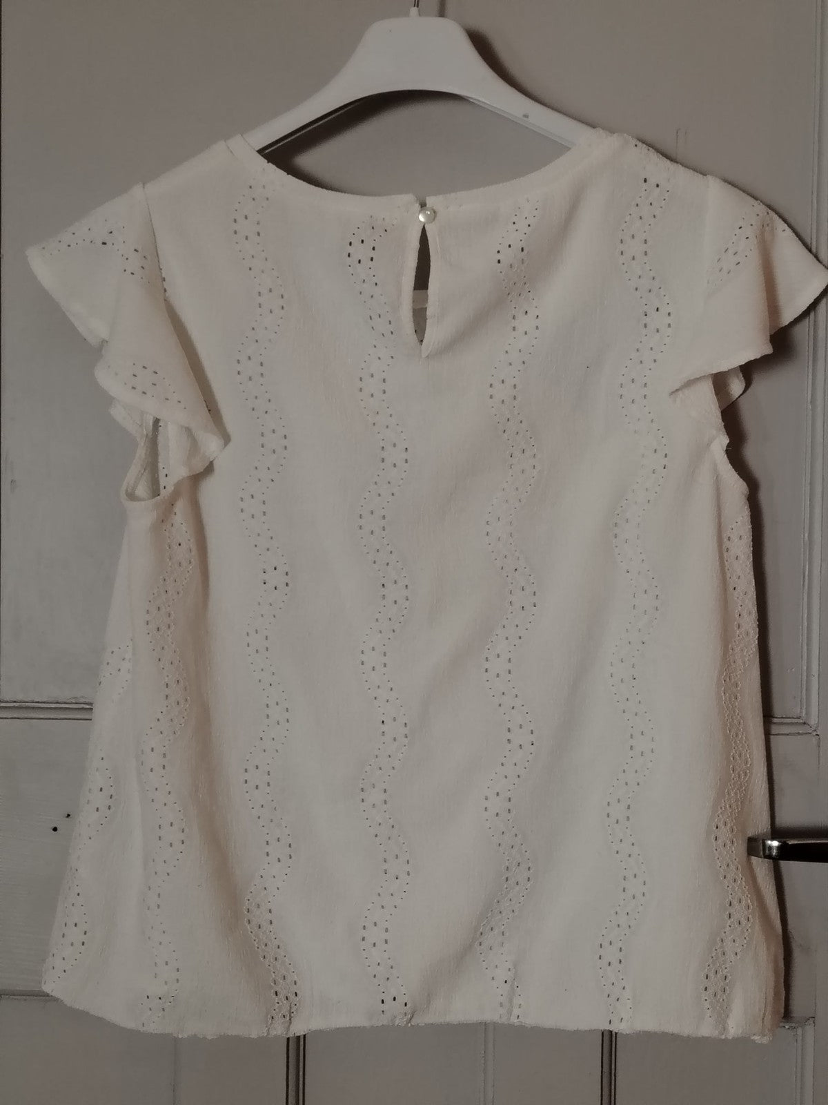 Adrianna Papell Top Womens S White Eyelet Flutter Sleeve Blouse Keyhole Button