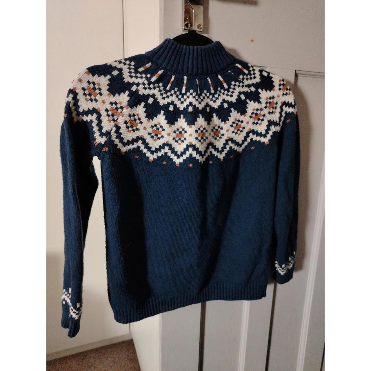 This Kids Jumper in size 10-11 years is a stylish and comfortable option for any casual occasion