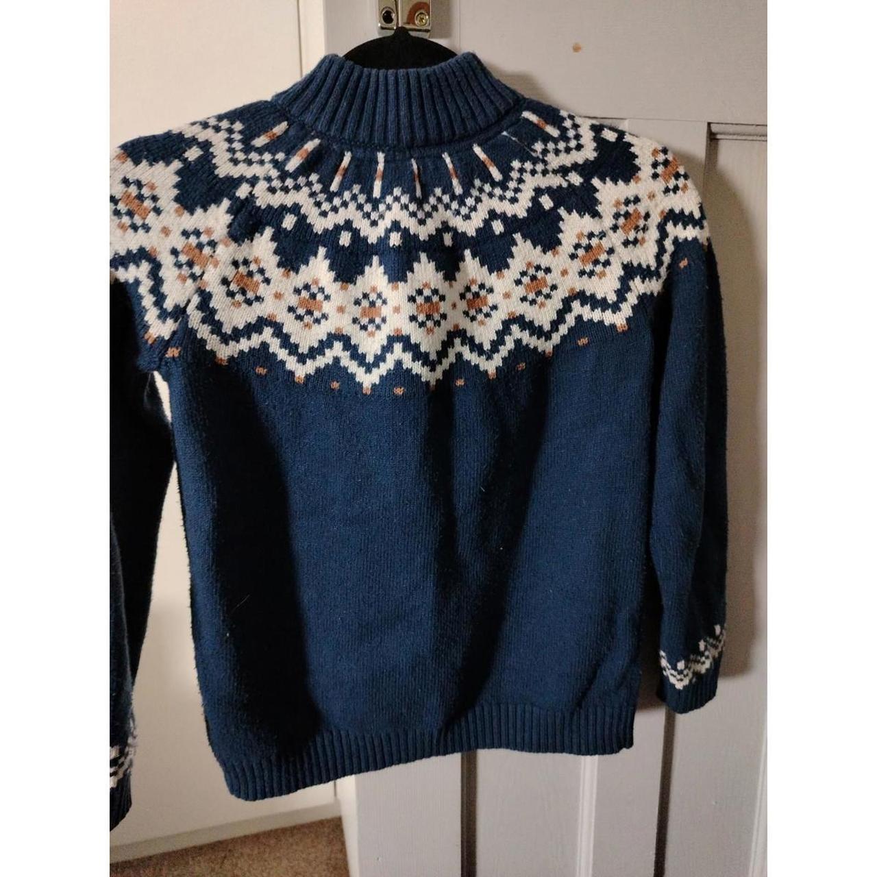 This Kids Jumper in size 10-11 years is a stylish and comfortable option for any casual occasion