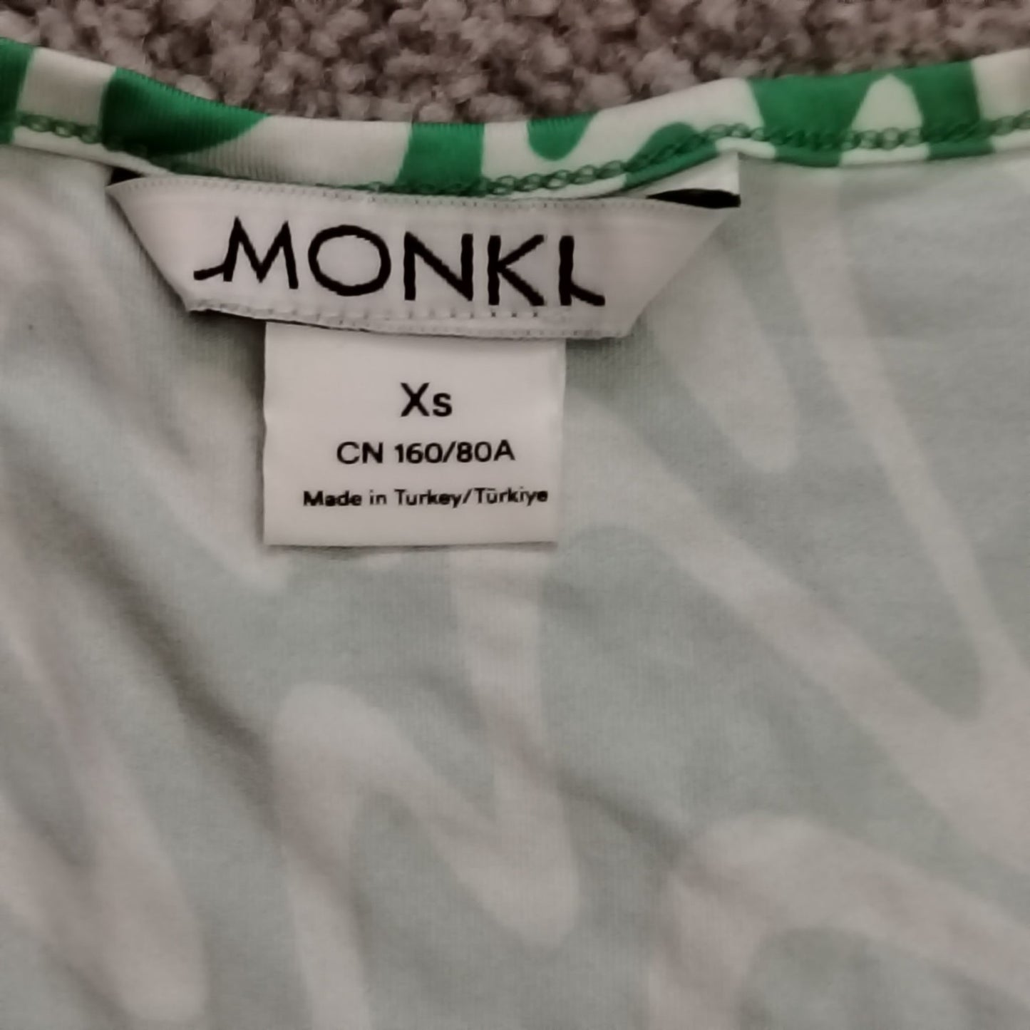 Monki Top Womens XS Green Ruched Drawstring V Neck Short Sleeve Print Stretch