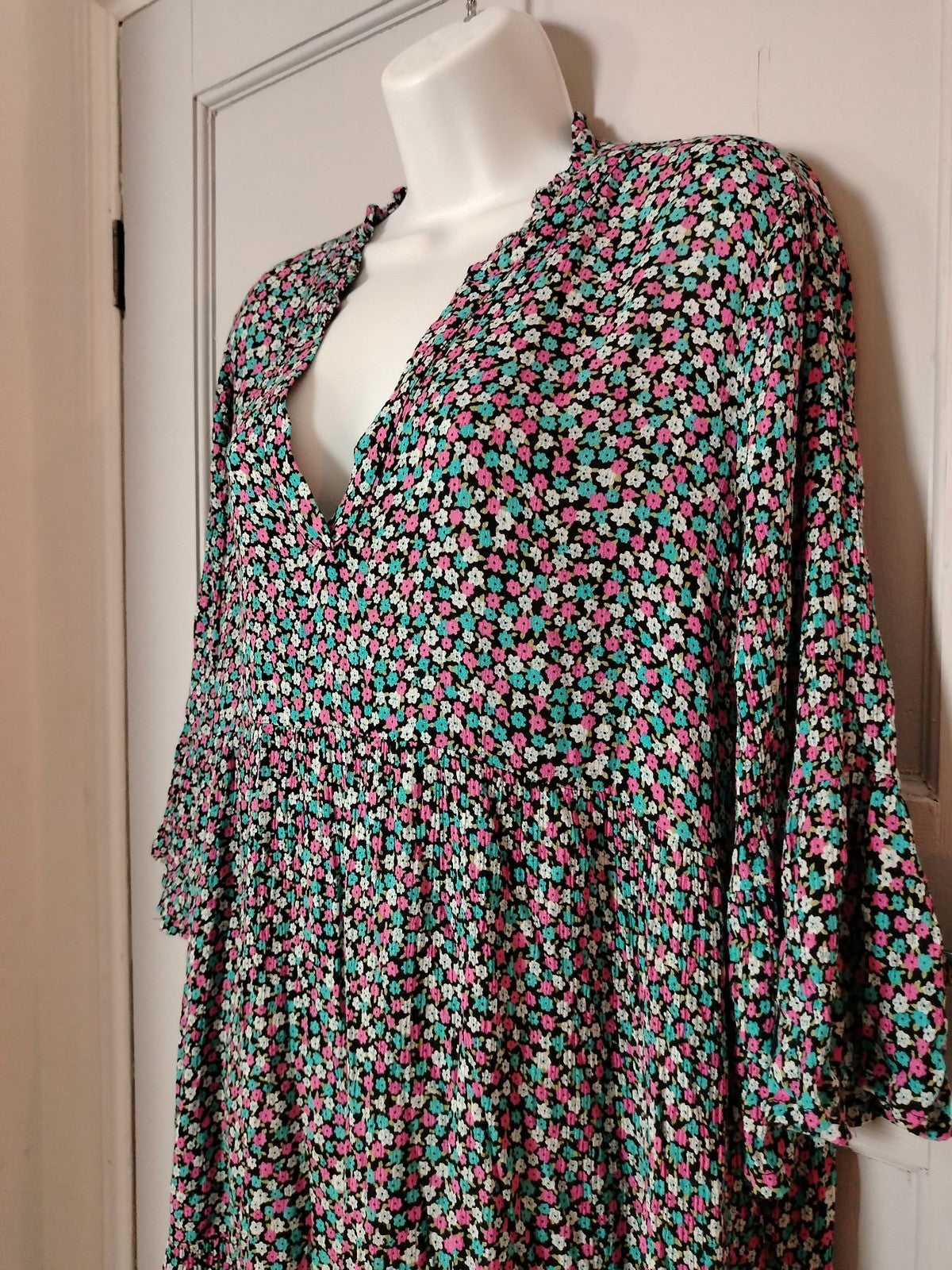 KAFFE Dress Womens 42 Floral Tiered V-Neck Bell Sleeve Empire Black Pink Teal