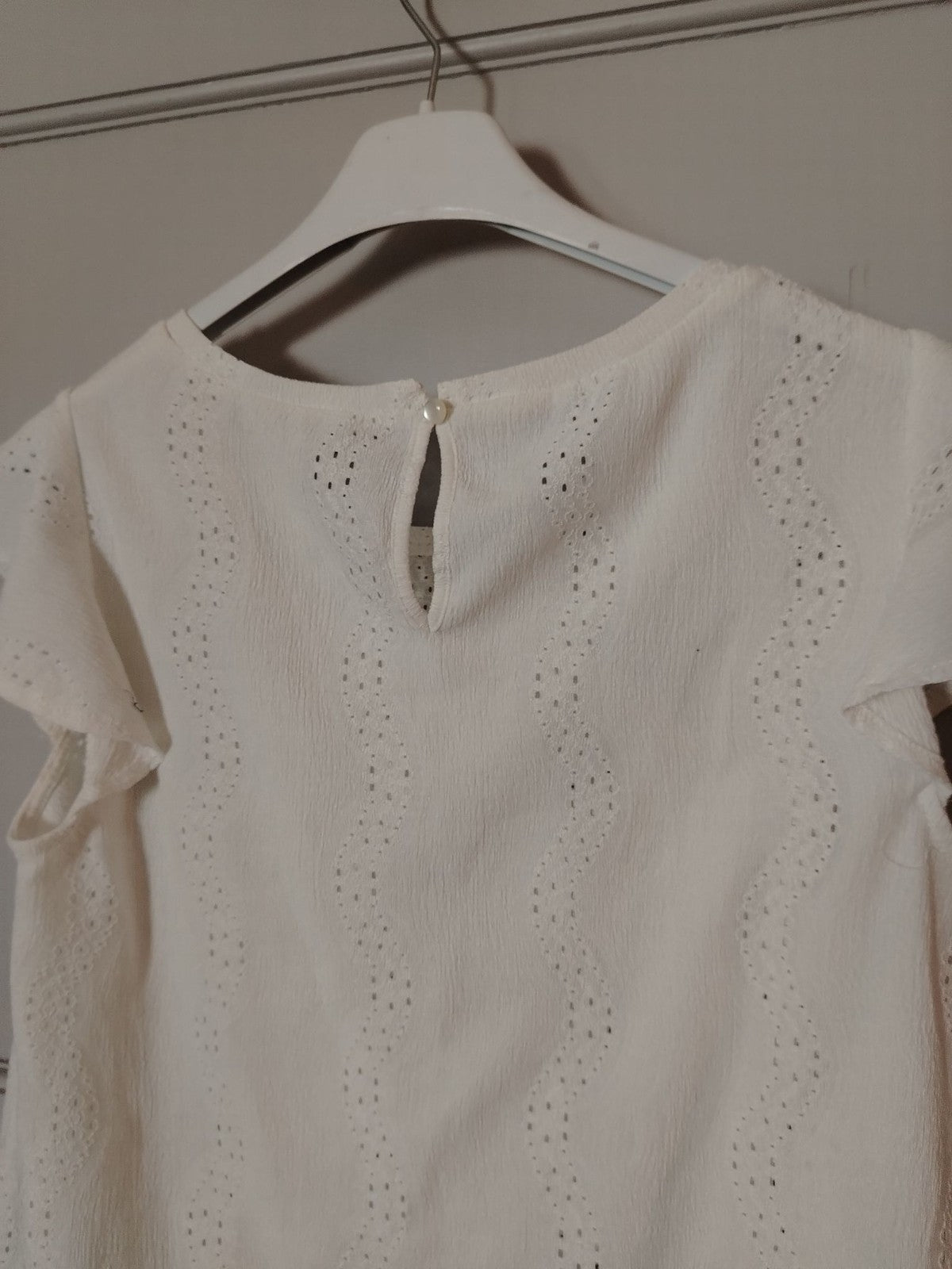 Adrianna Papell Top Womens S White Eyelet Flutter Sleeve Blouse Keyhole Button