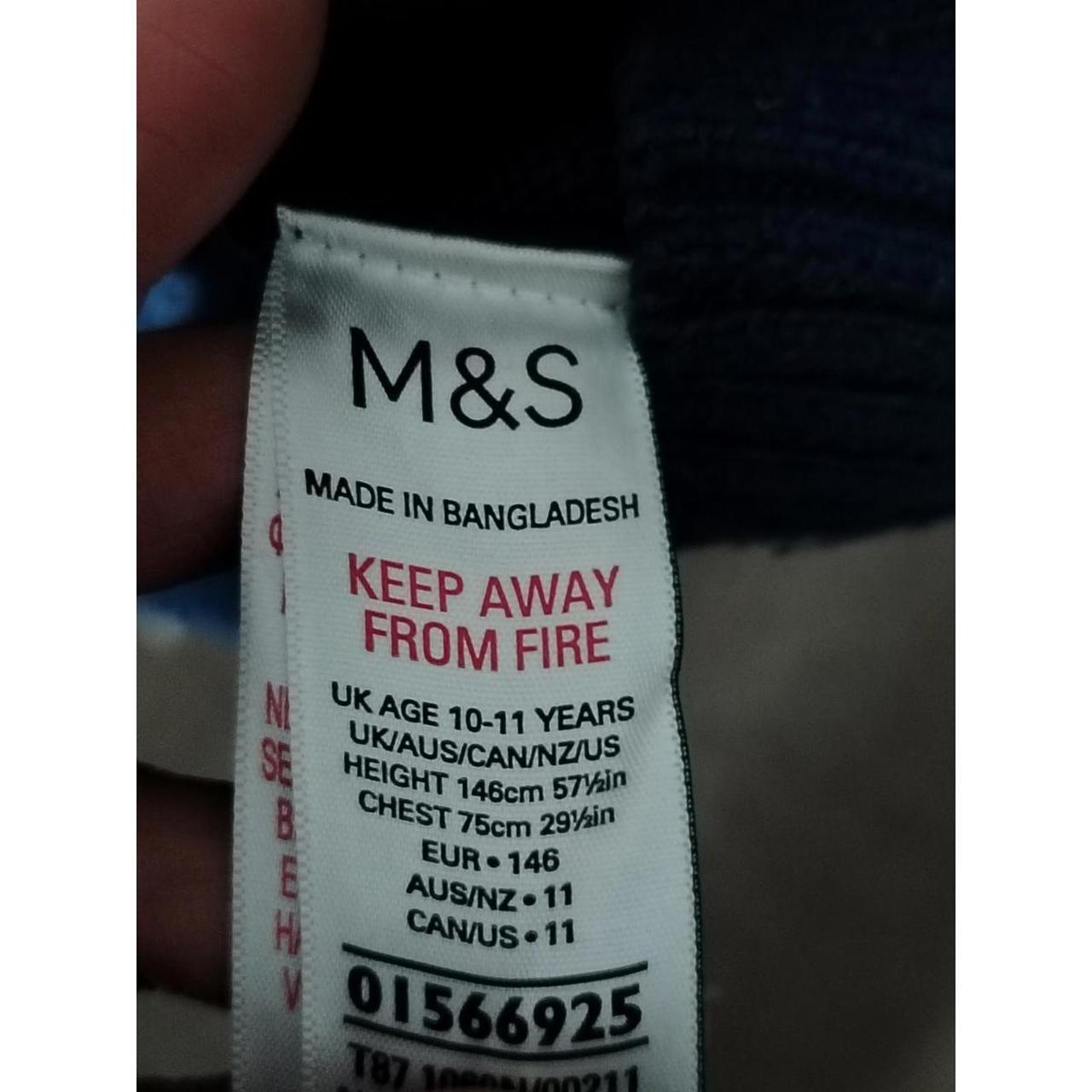 This Kids Jumper in size 10-11 years is a stylish and comfortable option for any casual occasion