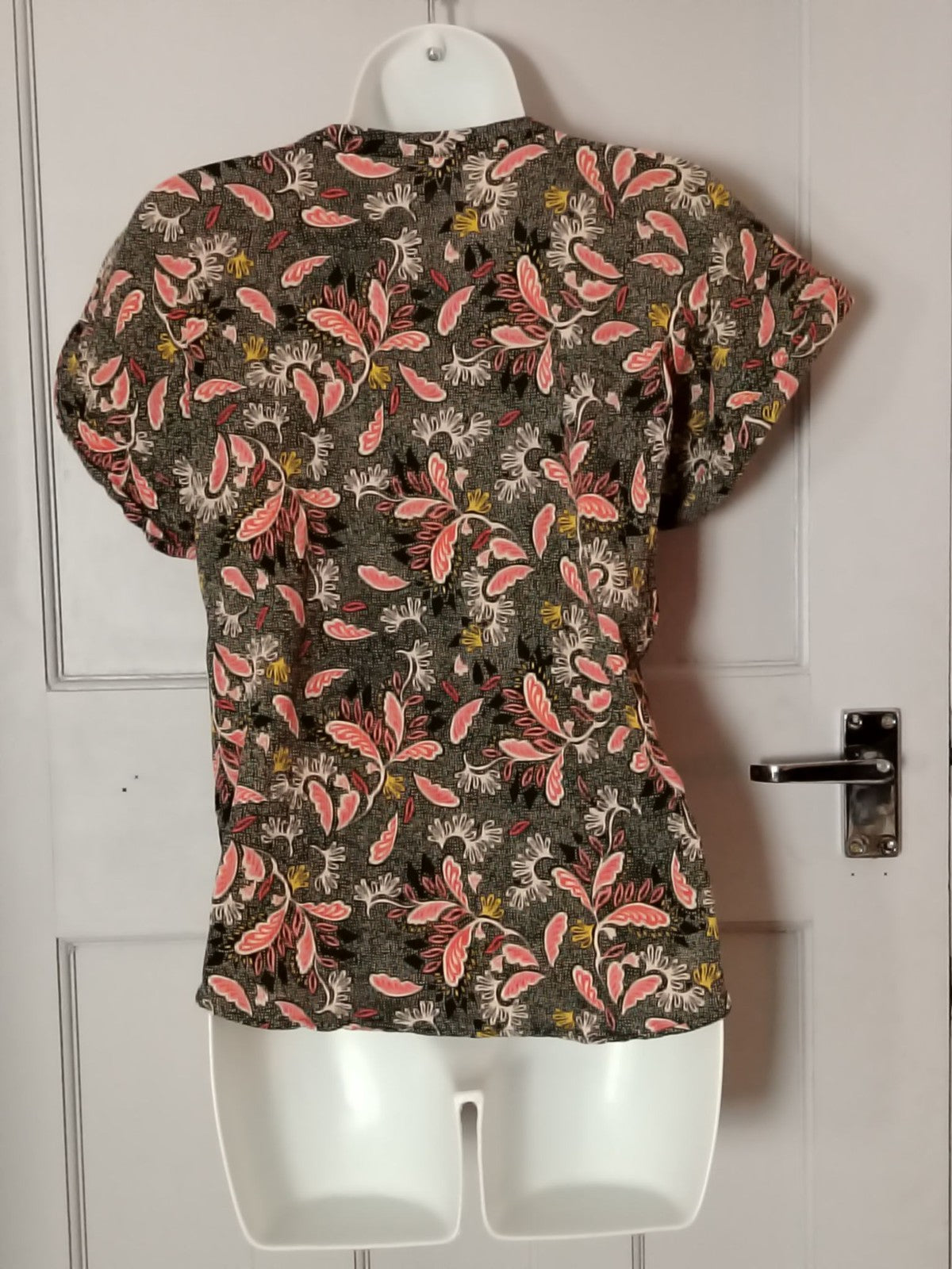 H&M Blouse Womens M Black Pink Floral Short Sleeve V-Neck Button Front Top