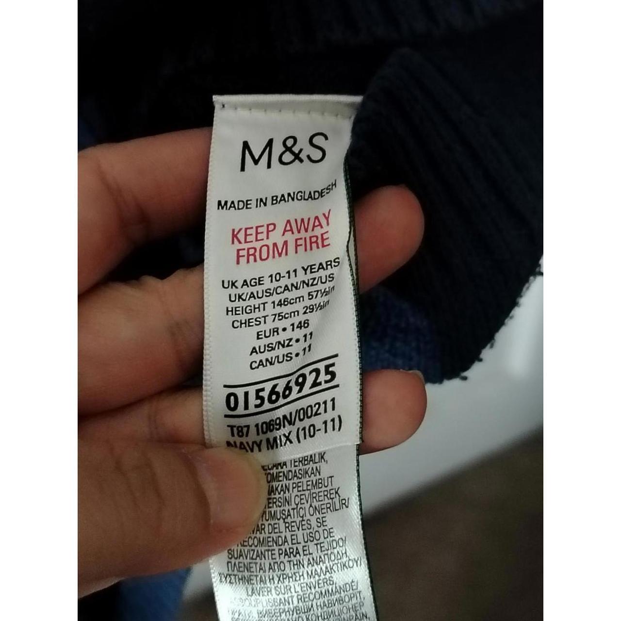 This Kids Jumper in size 10-11 years is a stylish and comfortable option for any casual occasion