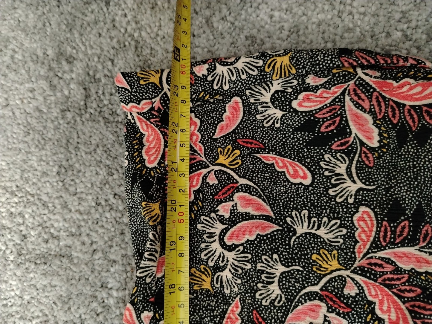 H&M Blouse Womens M Black Pink Floral Short Sleeve V-Neck Button Front Top