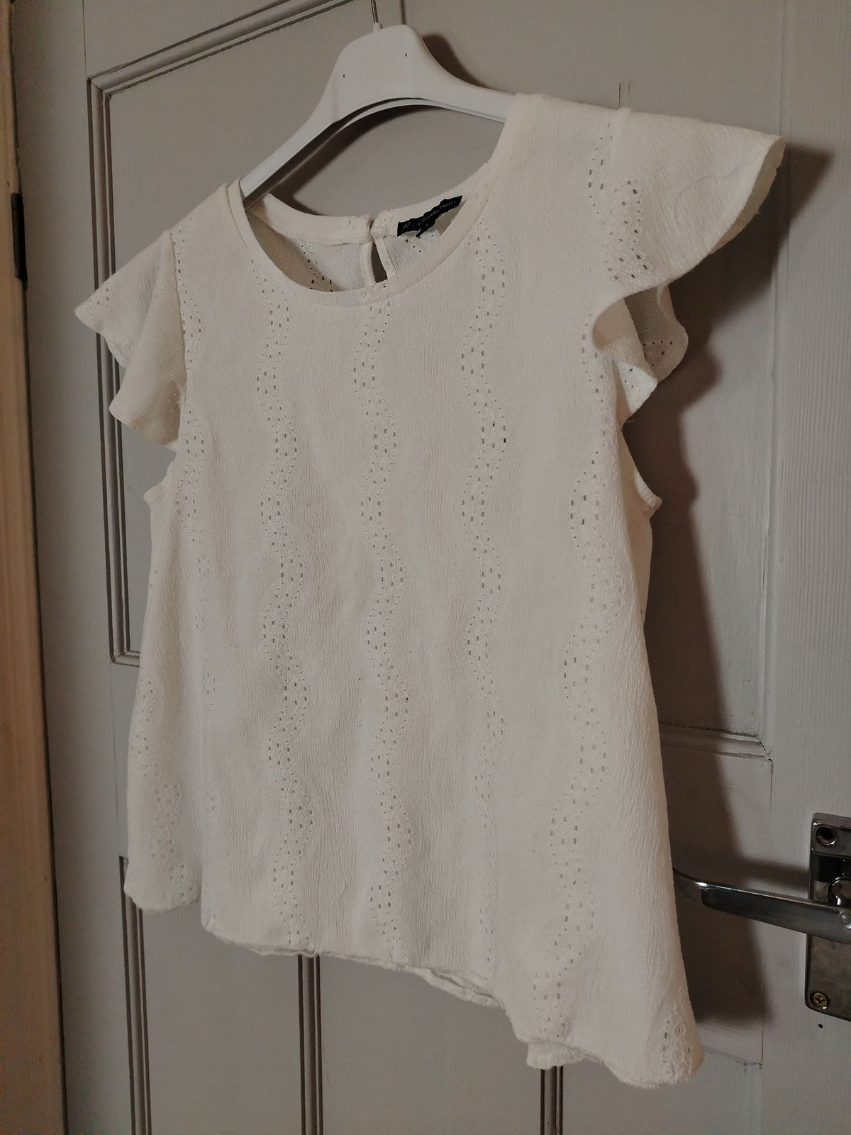 Adrianna Papell Top Womens S White Eyelet Flutter Sleeve Blouse Keyhole Button