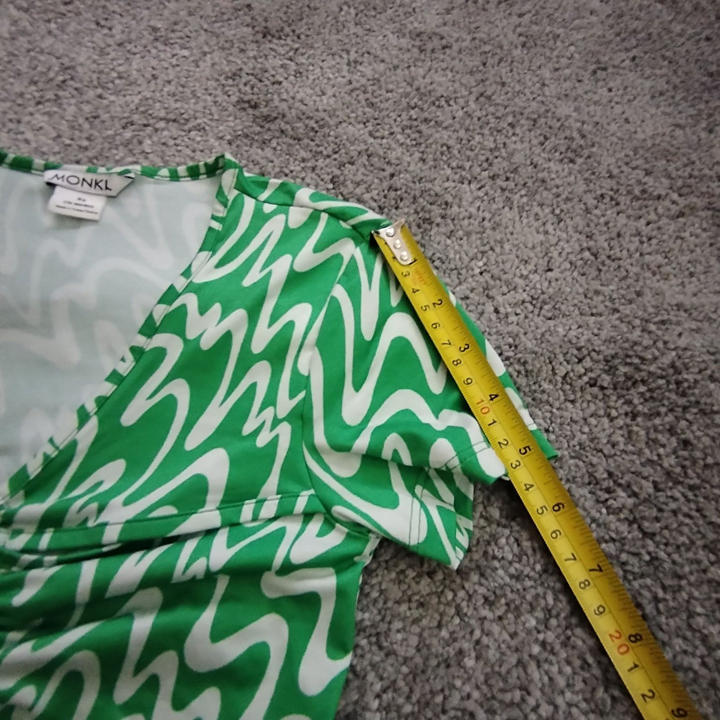 Monki Top Womens XS Green Ruched Drawstring V Neck Short Sleeve Print Stretch