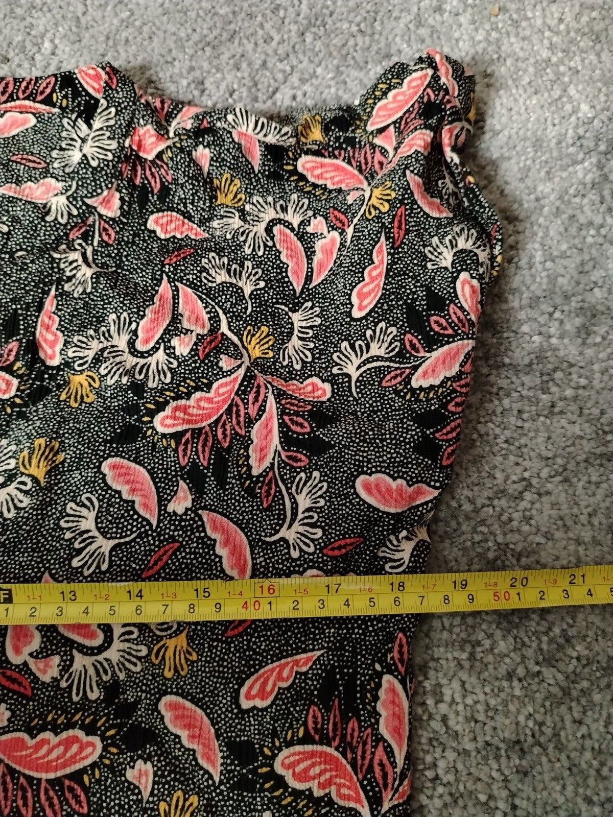 H&M Blouse Womens M Black Pink Floral Short Sleeve V-Neck Button Front Top