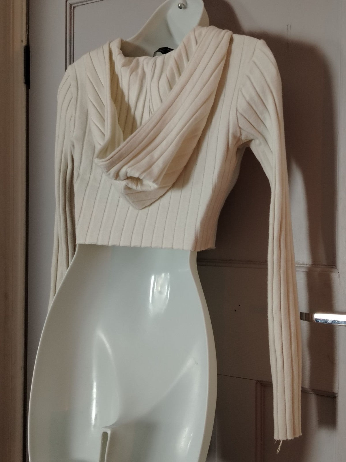 Bershka Cropped Hoodie Womens M Ribbed Zipper Long Sleeve Sweater Cream Knit