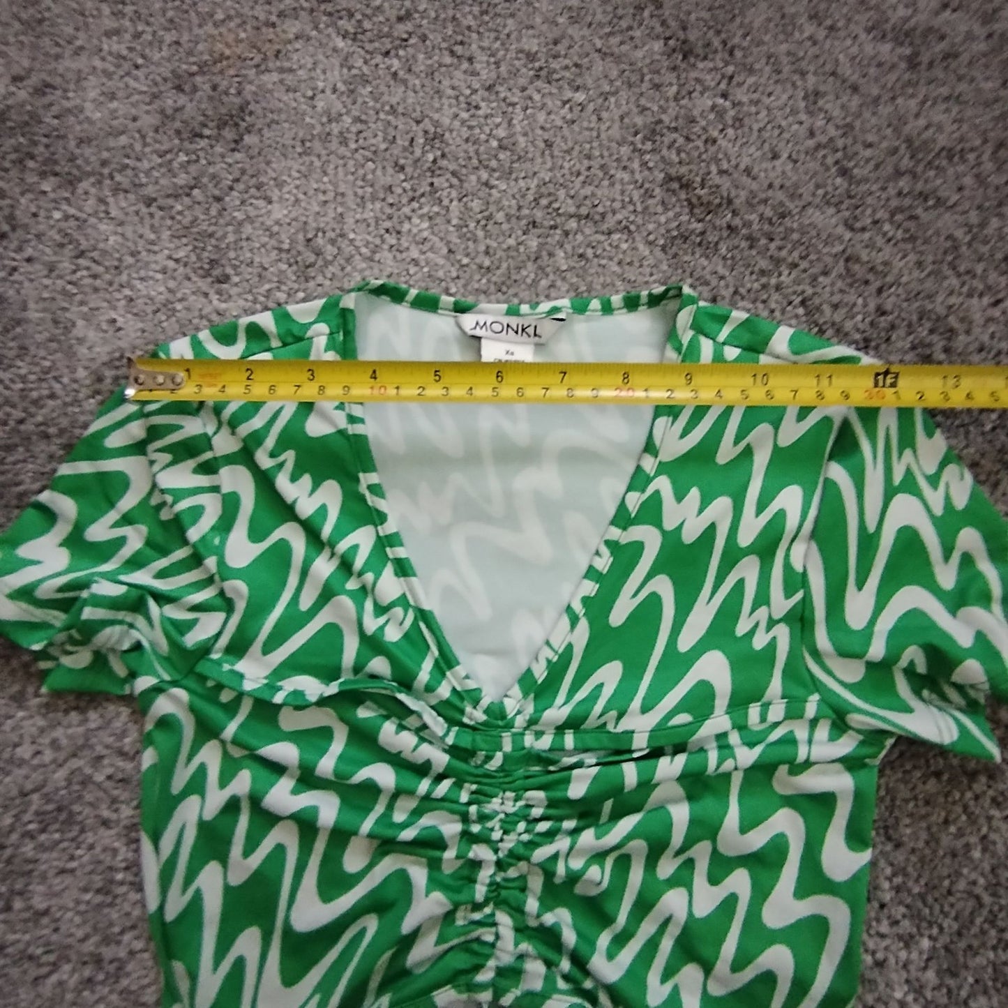 Monki Top Womens XS Green Ruched Drawstring V Neck Short Sleeve Print Stretch