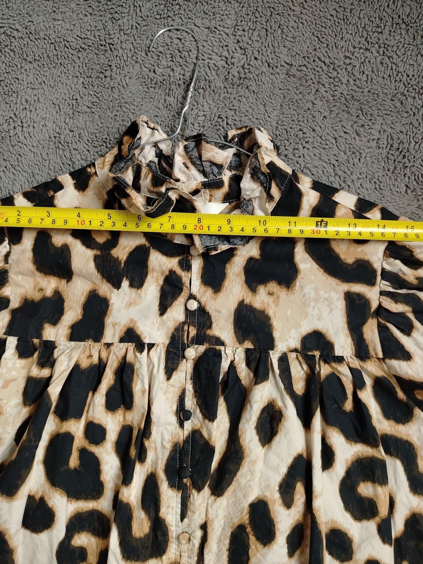 Pre-Loved H&amp;M Blouse Womens M Leopard Print Ruffle Collar Long Sleeve Button Up Beige